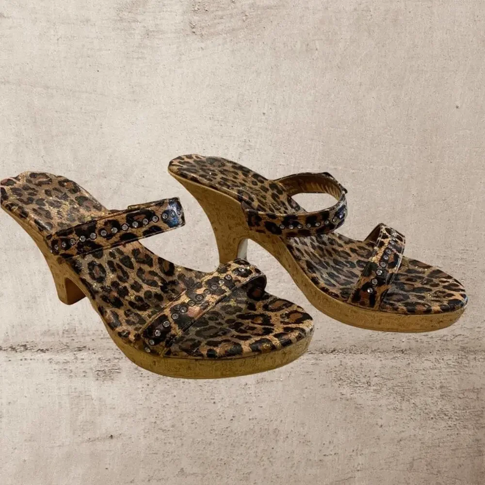 Leopard print wedges size 10. Very comfortable shoes Gently used Rhinestone trim - Picture 5 of 8